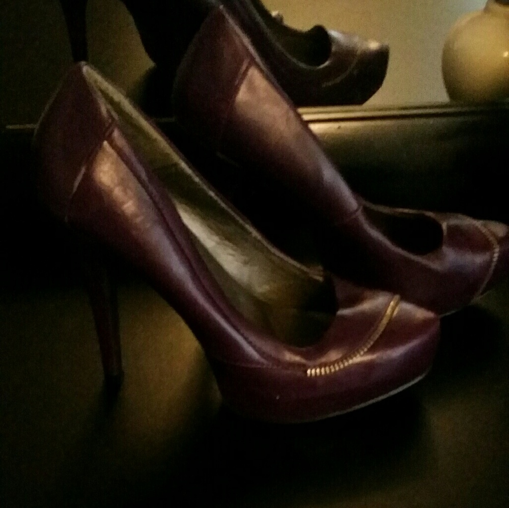 Shoes - Picture 2 of 4